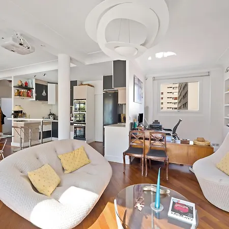 Veeve - Cobblestoned Chic Apartment Paris